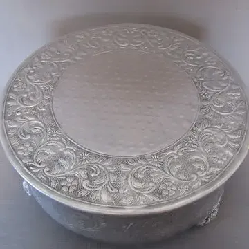 20” Round Silver Cake Riser Rental | Austin\'s Elite Events